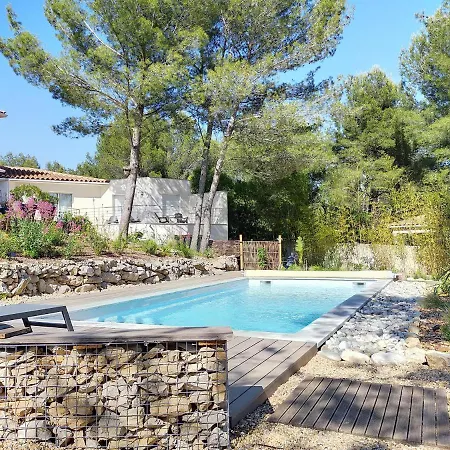 D'hotes Les Libellules Bed & Breakfast 3*