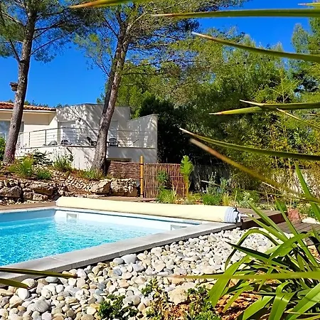D'hotes Les Libellules Bed & Breakfast 3*