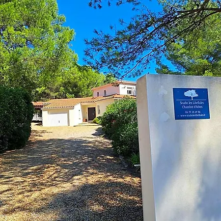 D'hotes Les Libellules Bed & Breakfast