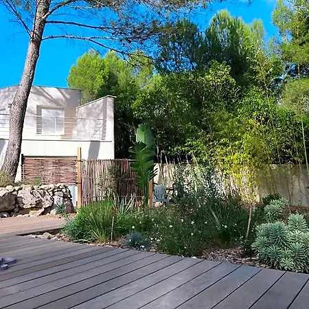 D'hotes Les Libellules Bed & Breakfast 3*